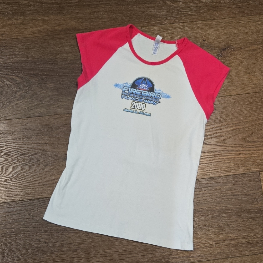 BELLA 2009 CAP SLEEVE WOMENS GRAPHIC TSHIRT SIZE LARGE.    #7337